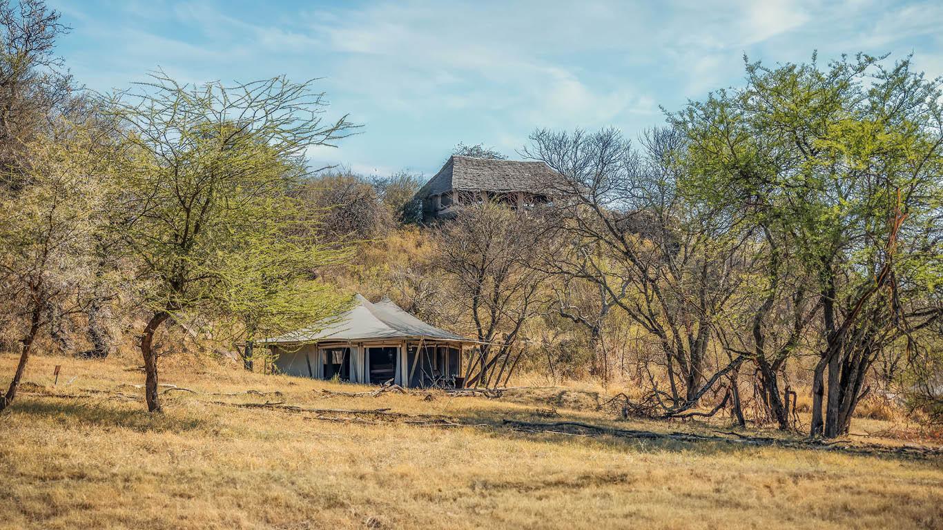Serengeti-Pioneer-Camp-Tent-and-Common-Room